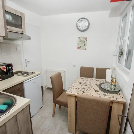 7 Days Premium Apartment *