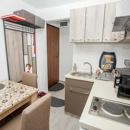 7 Days Premium Apartment